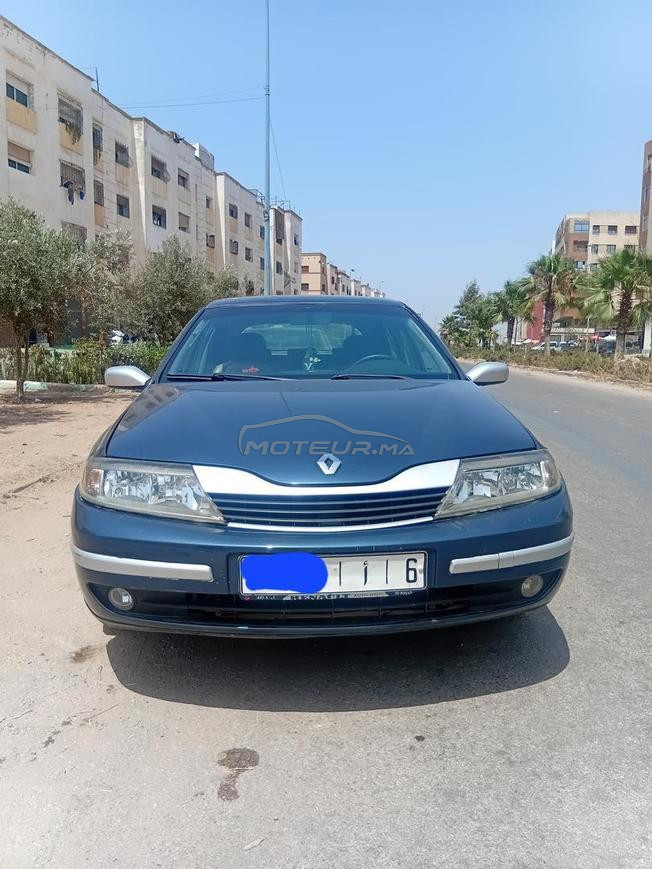 السيارة في حالة جيدة وتحتوي على مصابيح جديدة