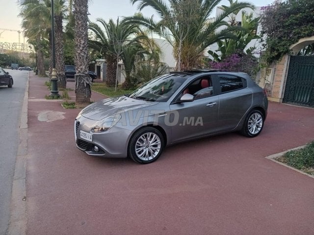 alfa Roméo diesel outomatique toit ouvrant 