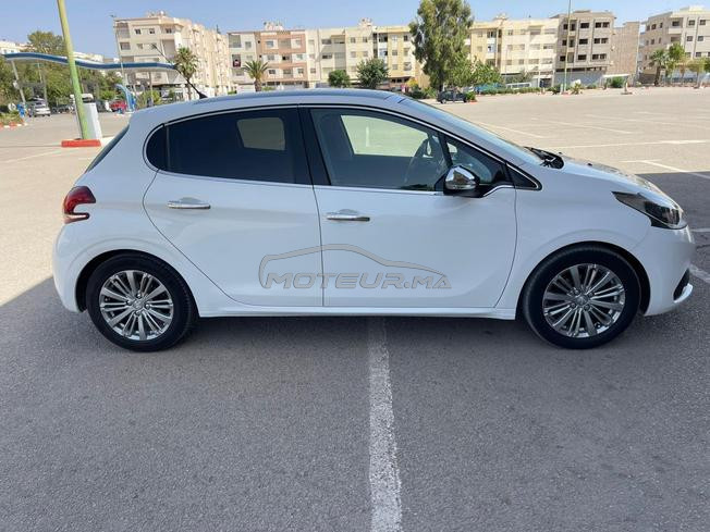 Peugeot 208 Diesel Manuelle 2018 à Fès