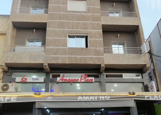 شقة جديدة وسط المدينة على الشارع للبيع 