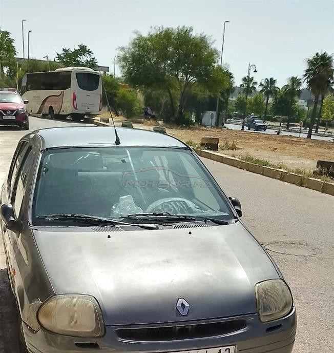 Clio model 2001