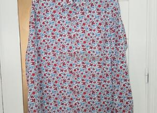 des chemises et des shorts comme neuf