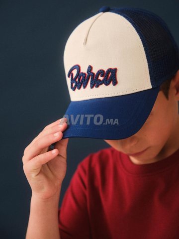 deux Casquettes avec inscription barça junior