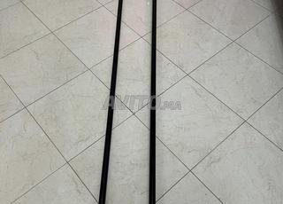 Deux tringles à rideaux noir