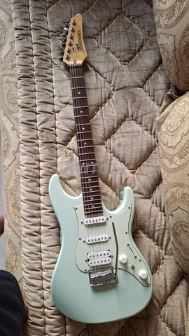 Guitare électrique Ibanez Azes40