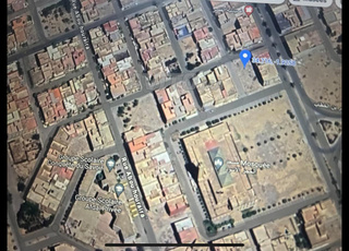 Beau terrain double façade en face de la mosquée 