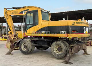 Pelle sur pneu Caterpillar M322C