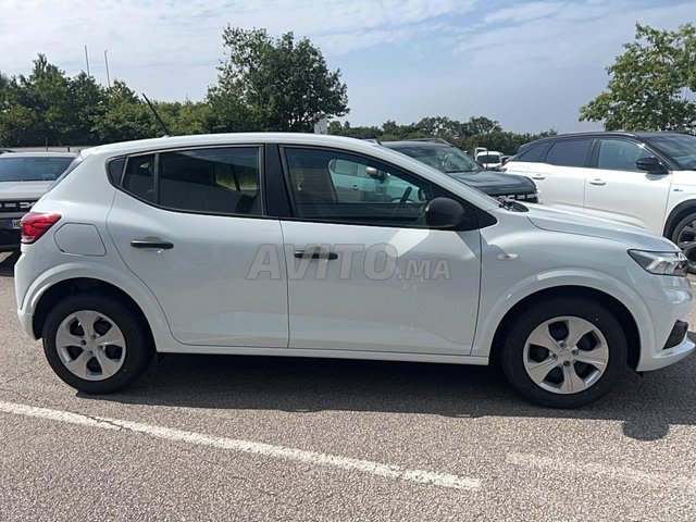 DACIA SANDERO ESSENCE 