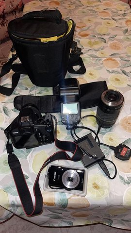 Camera numérique Canon EOS 1200d et Canon IXUS 185