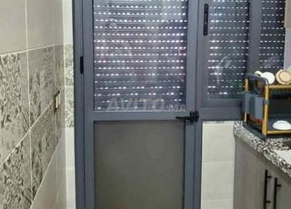 Porte et fenêtre en aluminium avec rideau 