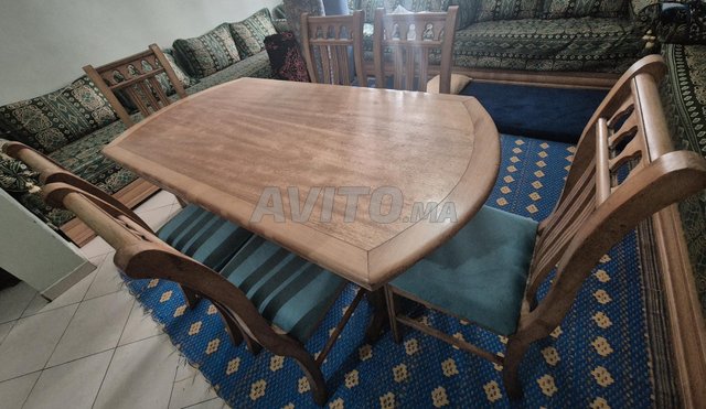Table Salle à manger en bois épineux Très bon état