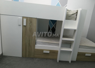 Lit superposés avec placard intégré 