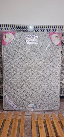 Matelas 140x190 neuf avec 2 sommiers neuf