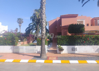 Belle et grande villa en bord de mer