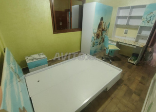 Bureau, Armoire, Lit, Chaise, Table de nuit 