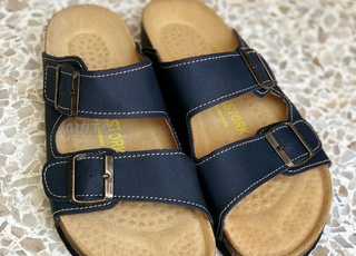 صندالة صيفية مريحة و انيقة، من الجلد الطبيعي