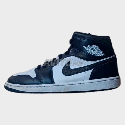 Je vends Sneakers Air Jordan 1 Retro.