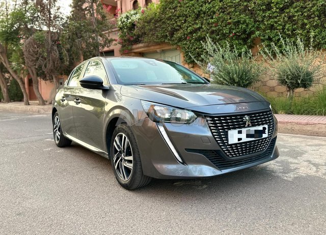 Peugeot 208 Diesel Manuelle 2023 à Marrakech