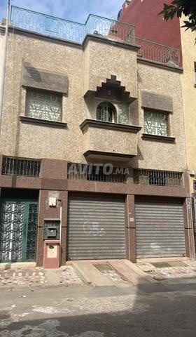 Maison R2 avec 2 magasins a vendre a Diour Nasrani