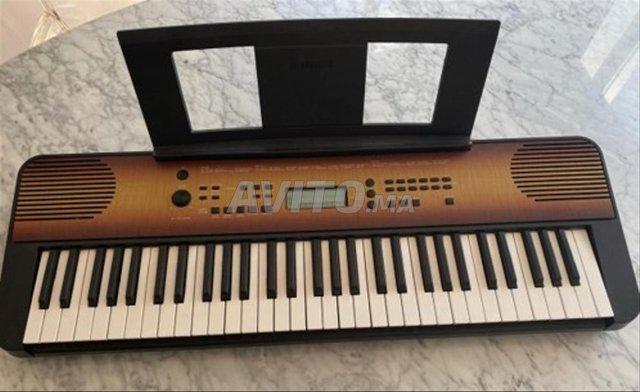 YAMAHA PIANO SYNTHETISEUR - PSR E360MA Comme neuf