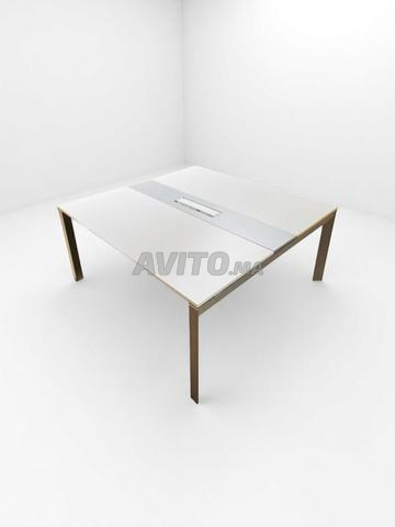 Bureau bench Steelcase 160x160cm avec passe câble