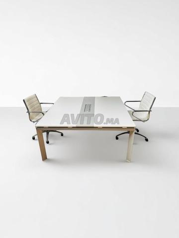 Bureau bench Steelcase 160x160cm avec passe câble