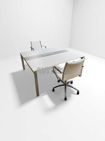 Bureau bench Steelcase 160x160cm avec passe câble