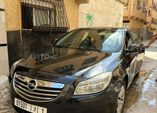 Opel Insignia Essence Manuelle 2010 à Mohammedia