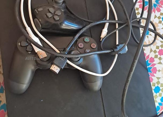 ps4 fat mat avec 2 manettes 
