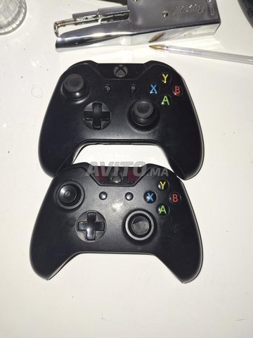 2 Manettes Xbox OneS
