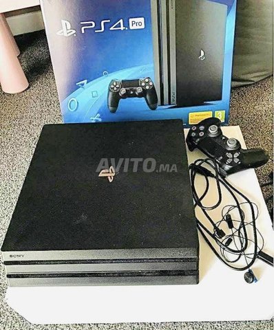 Ps4 Pro comme neuf 10 jeux
