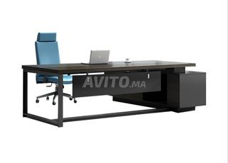 Mobilier de bureaux disponible en stock.