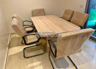 Table de réunion/طاولة مستطيلة للاجتماعات