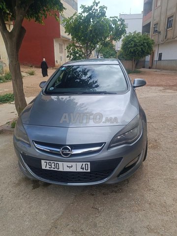 أوبل أسترا كاملة الخيارات