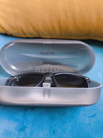 Lunettes Ray-Ban neuves avec Étuit lunettes Guess 