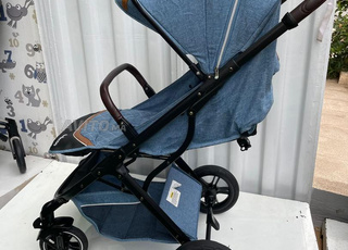 عربة أطفال فاخرة على شكل حقيبة