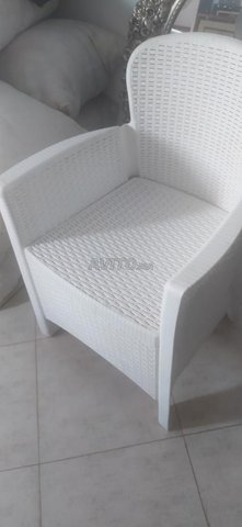 chaises et table 
