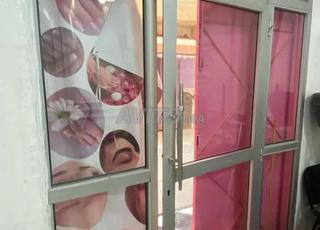 vitrine de magasin باب المحل 