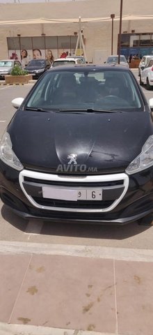 Peugeot 208 Essence Manuelle 2017 à Laâyoune