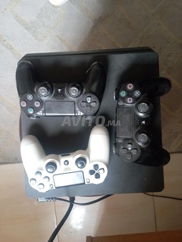 PS4 slim 500Go 7jeux 3/2mannettes