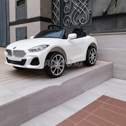 VOITURE ÉLECTRIQUE POUR ENFANTS. سيارة أطفال