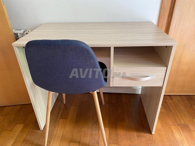 BUREAU CHAMBRE ENFANT et CHAISE