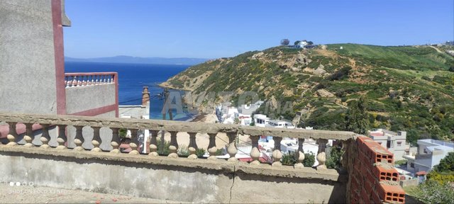  أرض مع بناية تحتاج إلى إصلاح بإطلالة بانورامية