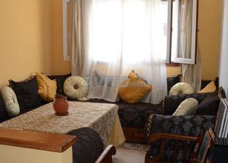 Salon complet avec rideaux