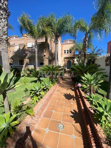 Villa de luxe à vendre en face de la mer 