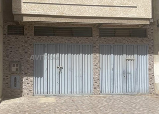 Magazins et sous sol à vendre