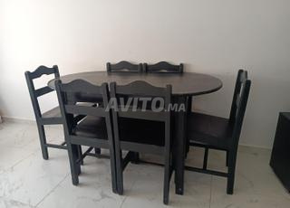 طابلة د الخشب مع 6 كراسي للبيع بثمن مناسب