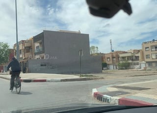 أرض للبيع بشارع الحسن الثاني - موقع مميز