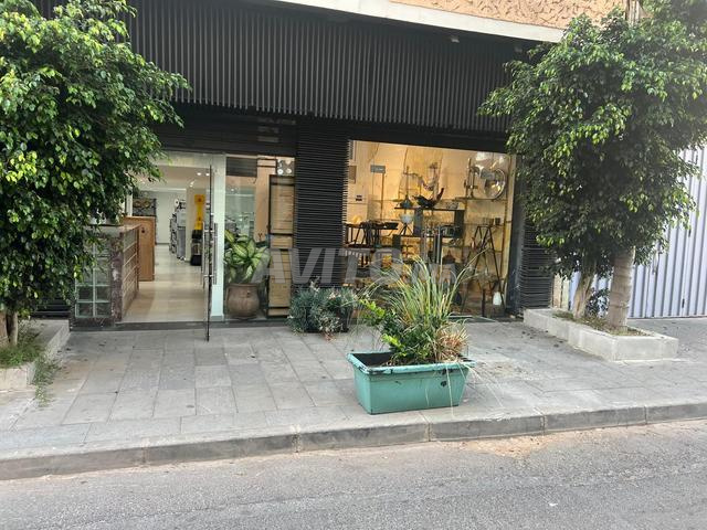 Magasin de 200m à quelques pas de bd zerktouni - 2