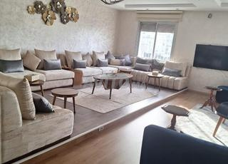 للبيع شقة جميلة مشمسة